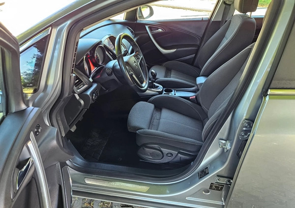 Opel Astra cena 25900 przebieg: 222000, rok produkcji 2012 z Zakroczym małe 562